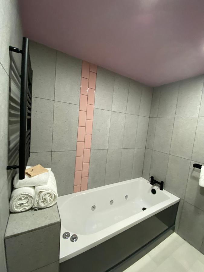 קארדיף Aaron Wise - 51 Fitzhamon Apartments מראה חיצוני תמונה